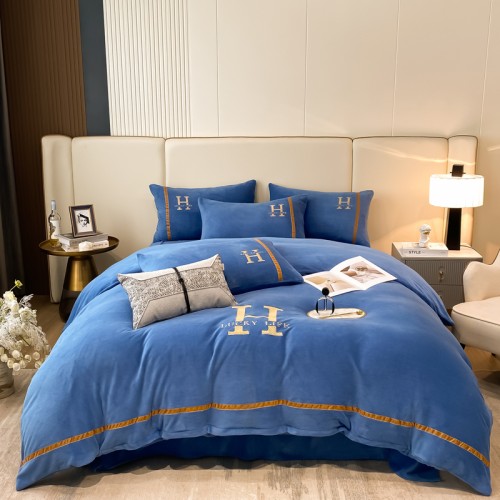 2022 live new model H milk velvet solid color embroidery warm four-piece set 1.5m bed sheet style four-piece set Piaget